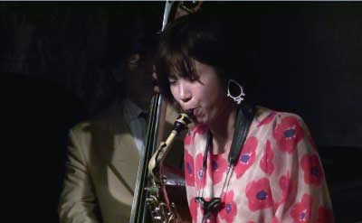 岡田勉(bass) 加納奈実(alto saxophone)