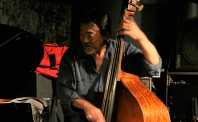 岡田勉(b)