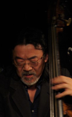 岡田勉(b)