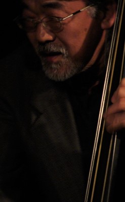 岡田勉(b)