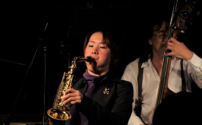 小林美千代(as) 岡田勉(b)