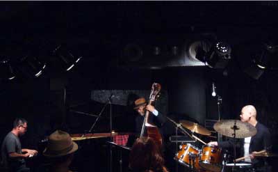 後藤浩二(piano) 岡田勉(bass) 江藤良人(drums)