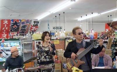 黒田敦司(ds) 前田彩(vo) 興津博規(b) 後藤浩二(p)