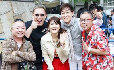 興津博規(b) 小堀勝啓さん 黒田敦司(vo, ds) 渡辺美香(vo) 後藤浩二(p)