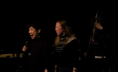 上野尊子(vo) 萌紅(vo) 岡田勉(b)