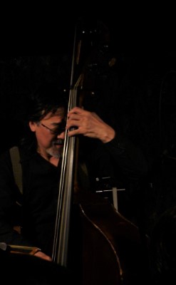 岡田勉(b)