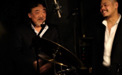 岡田勉(b) 江藤良人(ds)