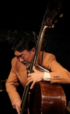 岡田勉(b)
