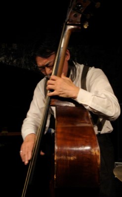 岡田勉(b)