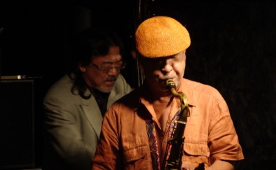 岡田勉(b) 峰厚介(ts)