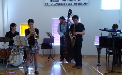 倉田大輔(ds) 市原ひかり(tp) 岡田勉(b) 土岐英史(as) 矢藤亜沙巳(p)