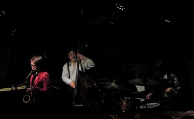 小林美千代(as) 岡田勉(b) 舩尾真伊年(ds)