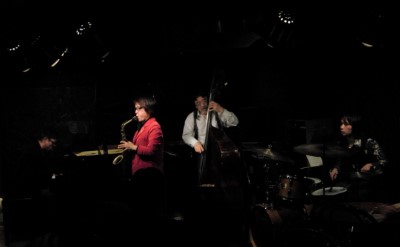 後藤浩二(p) 小林美千代(as) 岡田勉(b) 舩尾真伊年(ds)