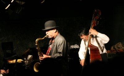 峰厚介(ts) 岡田勉(b)