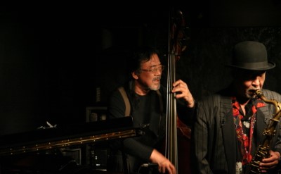 岡田勉(b) 峰厚介(ts)