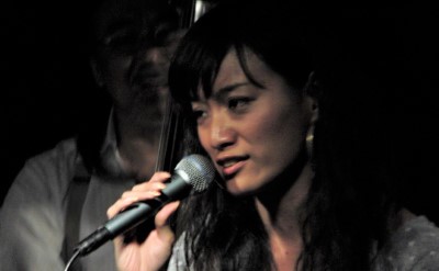 岡田勉(b) 山口有紀(vo)