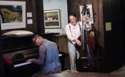 後藤浩二(p) 岡田勉(b)