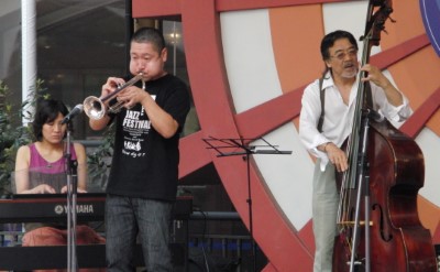 中嶋美弥(p) 田中洋一(tp) 岡田勉(b)