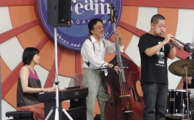 中嶋美弥(p) 岡田勉(b) 田中洋一(tp)