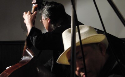 岡田勉(b) 黒田敦司(ds)