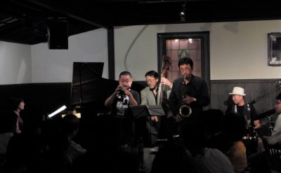 中嶋美弥(p) 岡田勉(b) 田中洋一(tp) 浦田オサム(ts) 黒田敦司(ds)