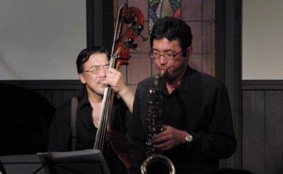 岡田勉(b) 浦田オサム(ts)