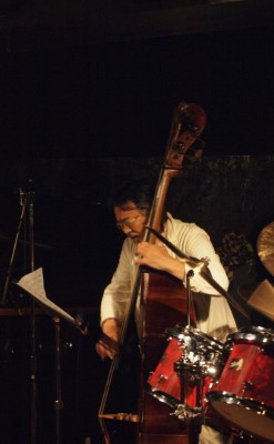岡田勉(b)