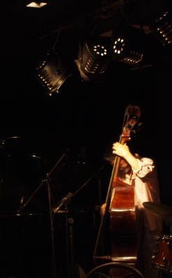 岡田勉(b)