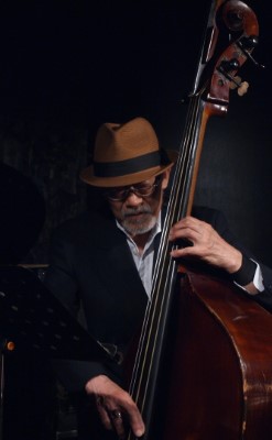 岡田勉(b)