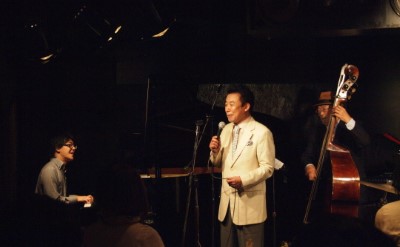 若井優也(p) 丸山繁雄(vo) 岡田勉(b)